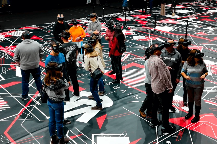 Group of persons in a VR room in Hotel Dracula Experience