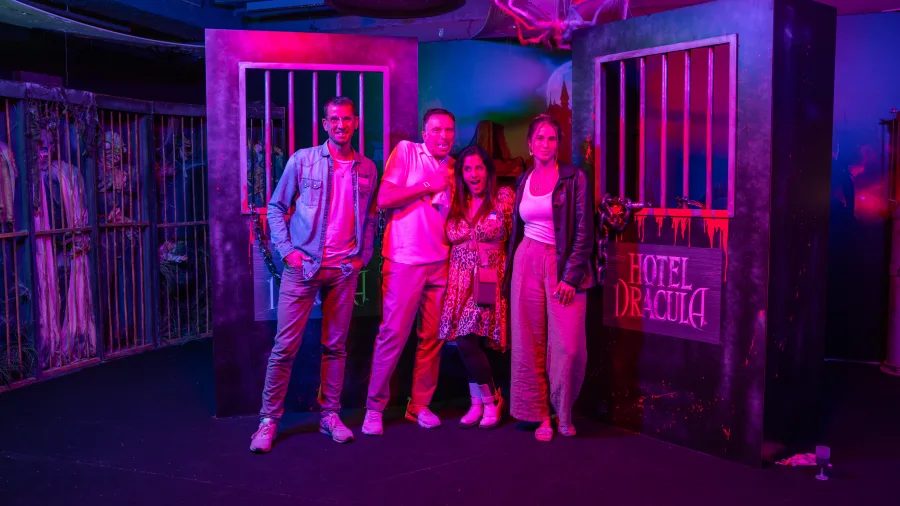 Group of persons in a VR room in Hotel Dracula Experience
